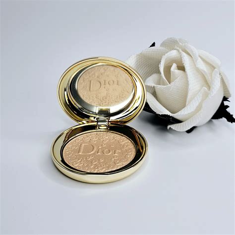 dior diorific illuminating pressed powder 001 gold shock|Dior Diorific Golden Shock Illuminating Pressed Powder in 001 .